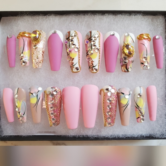 Luxurious press-on Nails - Picture 10 of 16